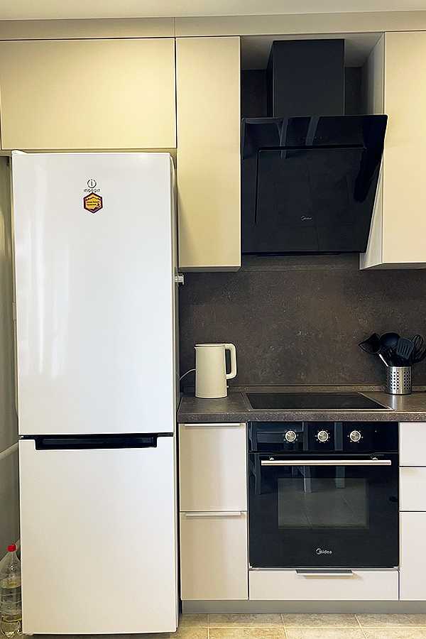 Угловая белая кухня