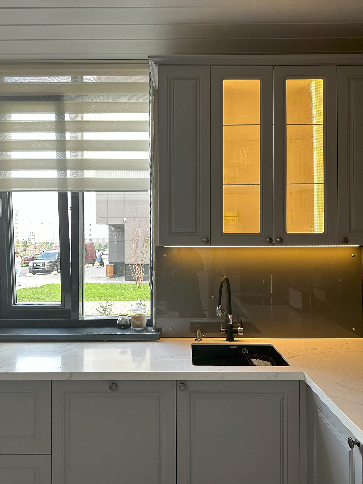 Кухня с рабочей зоной у окна