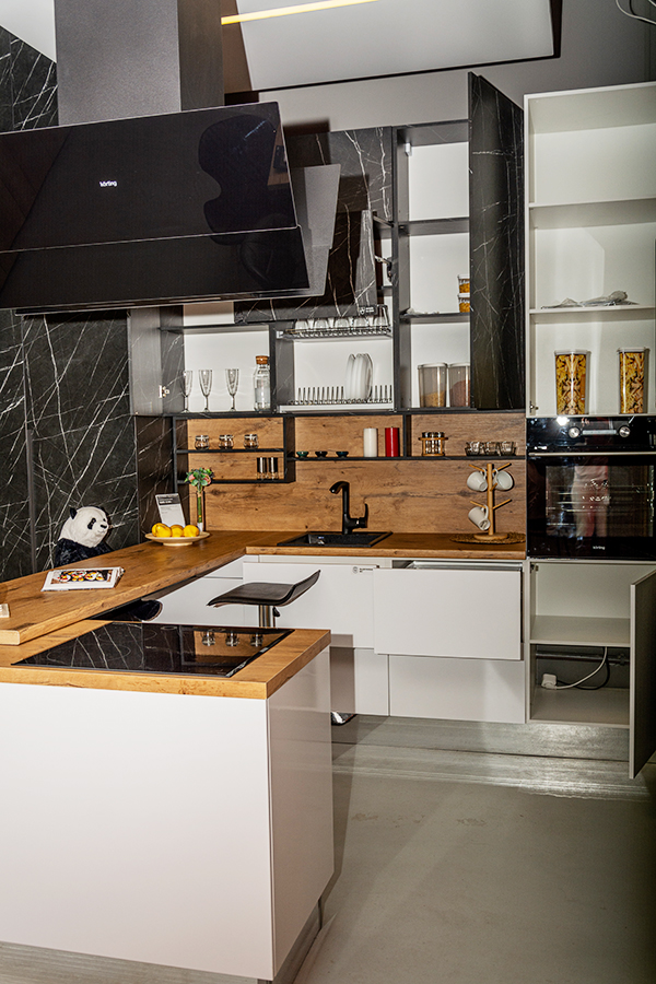 Кухня с барной стойкой