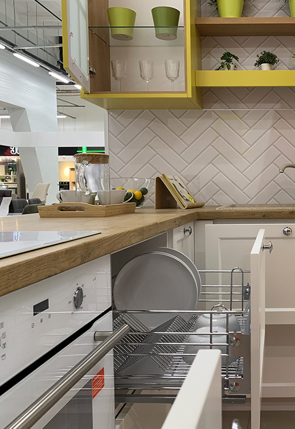 Желтая кухня