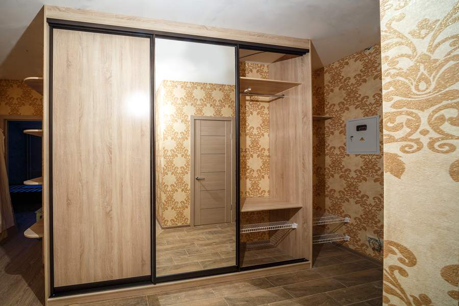 Прихожая шкаф-купе с гардеробом