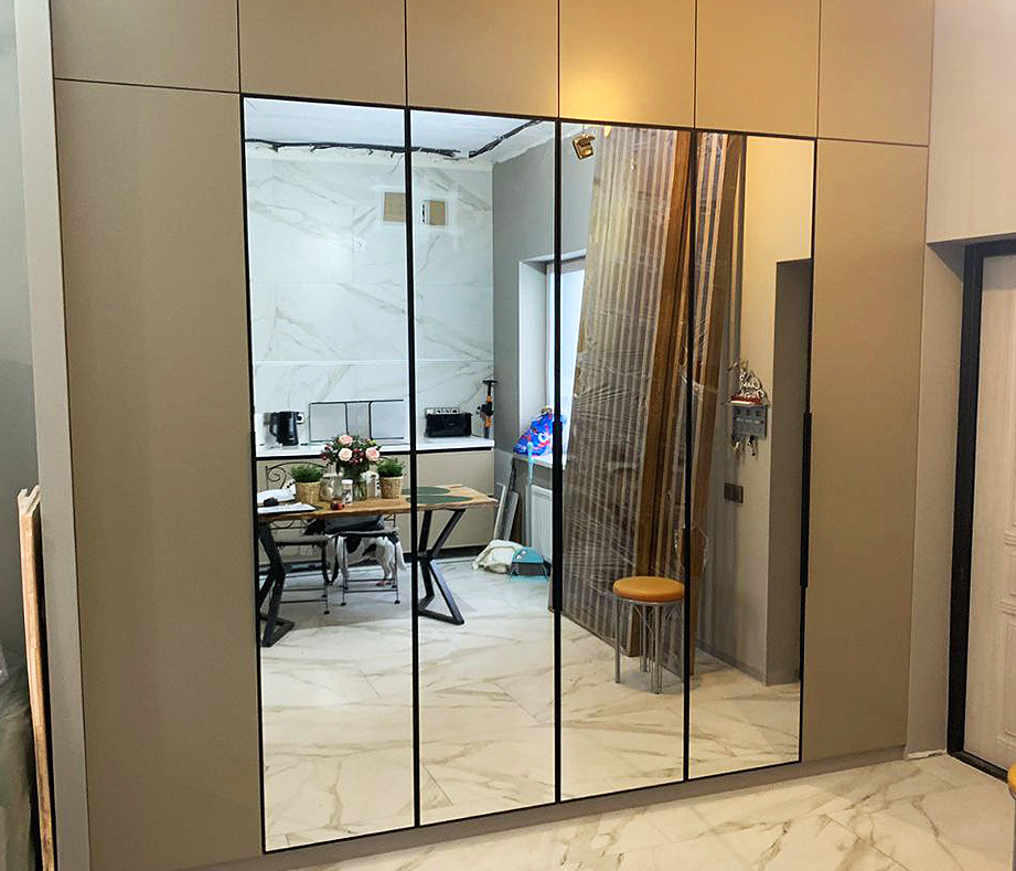 Зеркальный шкаф в прихожую