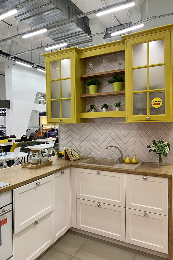 Желтая кухня