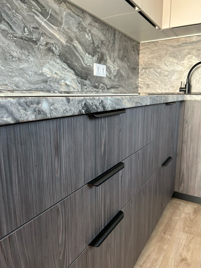 Кухня со светлыми фасадами