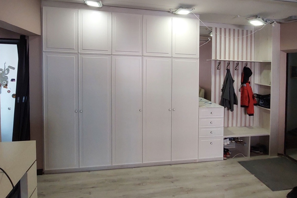 розовый шкаф-прихожая