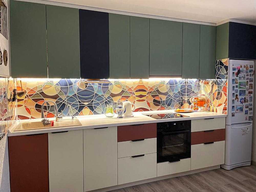 Яркая кухня