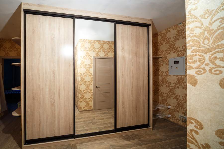 Прихожая шкаф-купе с гардеробом