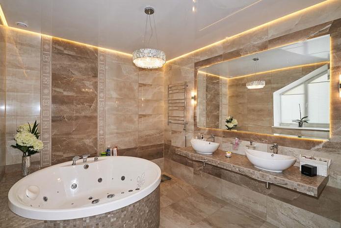 Глянцевый натяжной потолок с подсветкой