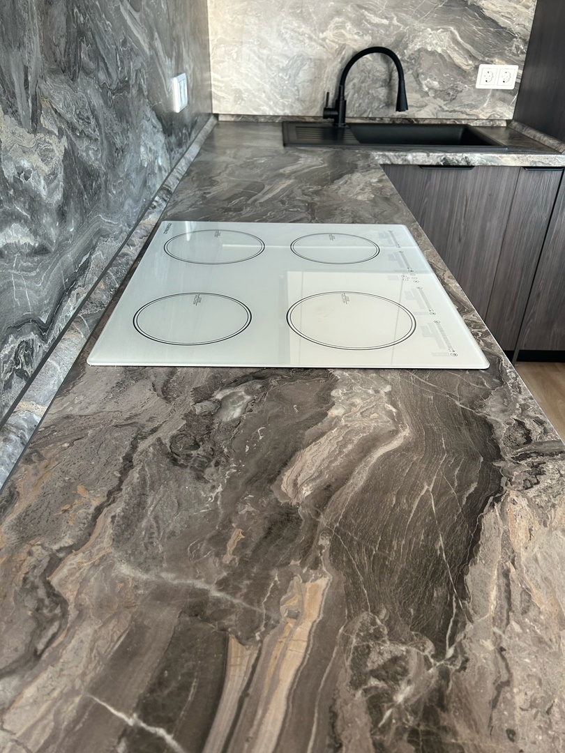 Кухня со светлыми фасадами