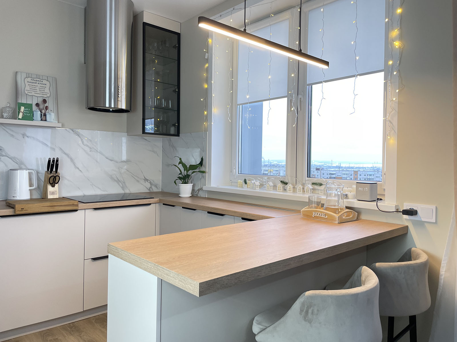 кухня с барной стойкой