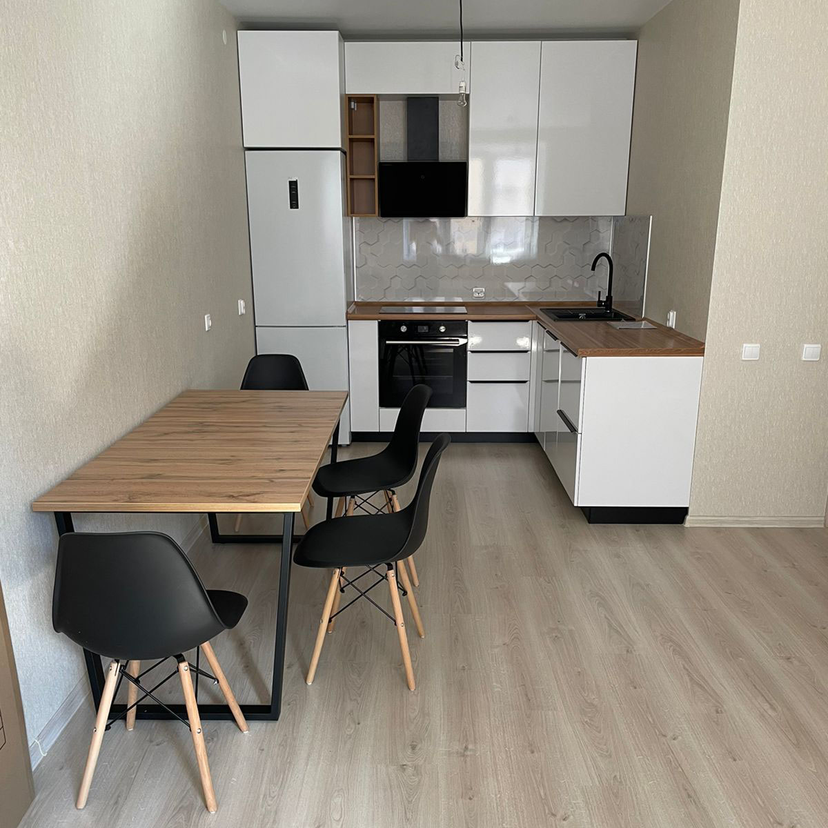 угловая белая кухня