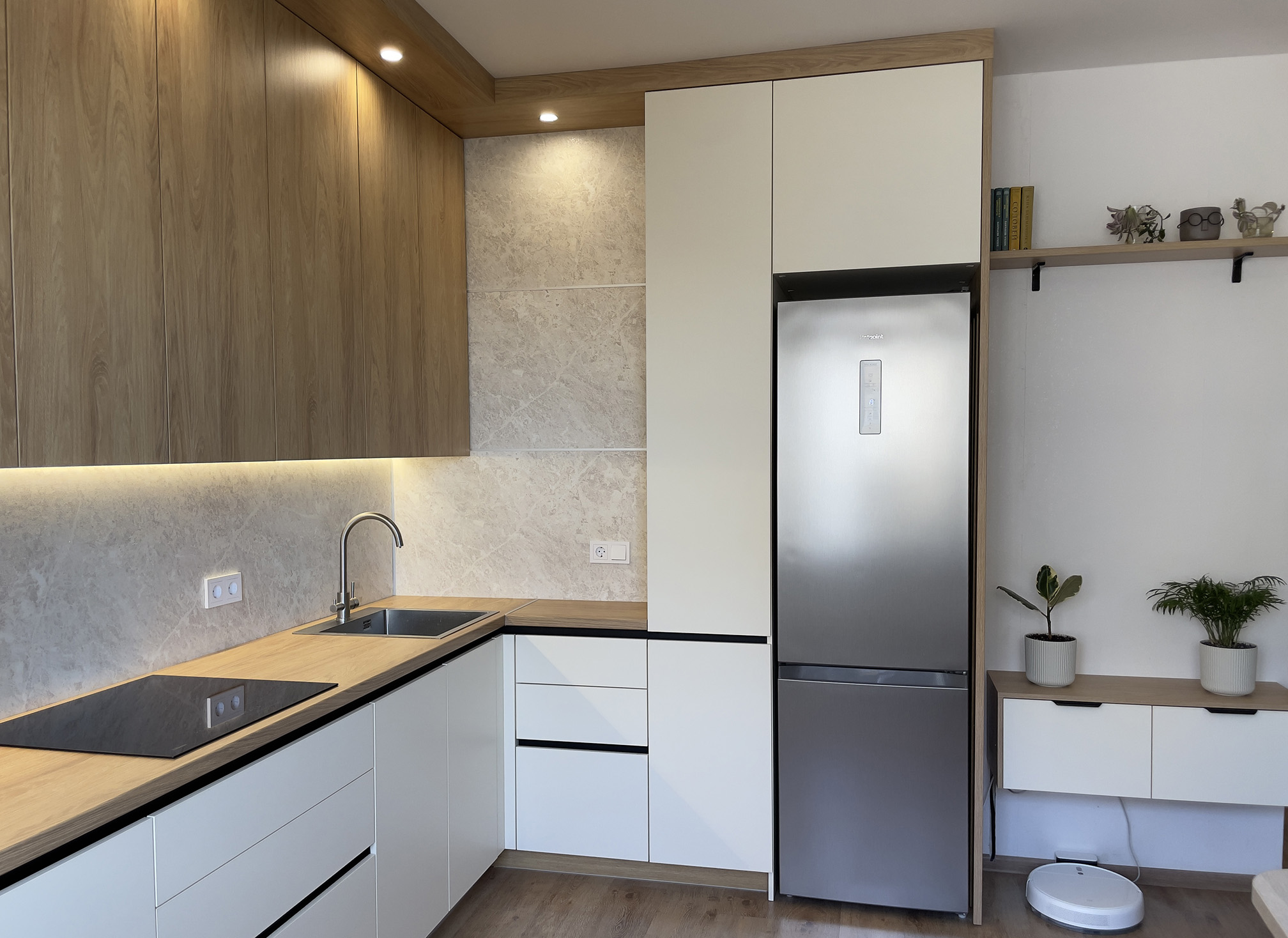 Угловая кухня Алебастр белый / Гикори натуральный