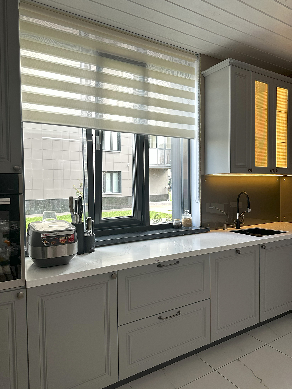 Кухня с рабочей зоной у окна