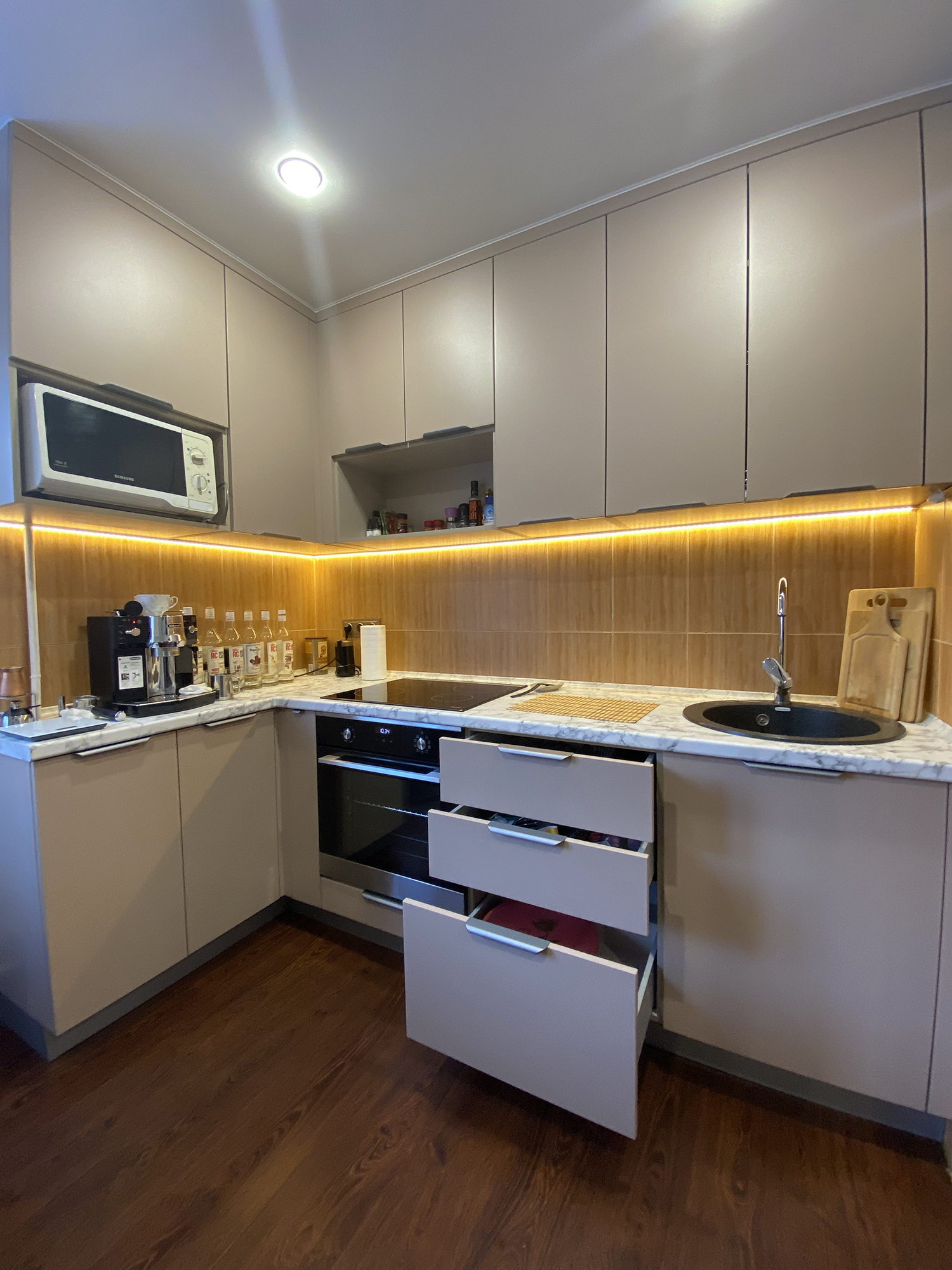 Кухня цвета Латте