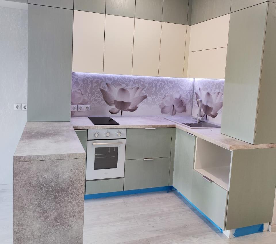 Мятная кухня с баром