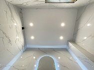 Натяжной потолок в ванную