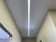 Световые линии в коридоре