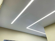 Световые линии в коридоре