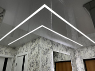 Световые линии в коридоре